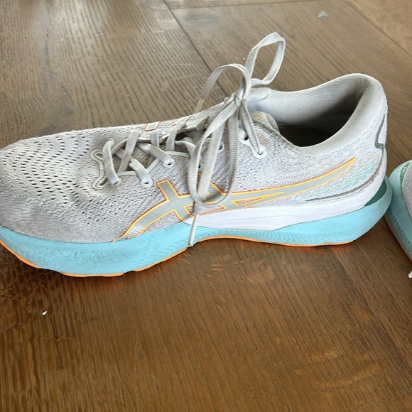 asics women pastel running shoes - Picture 3 of 9